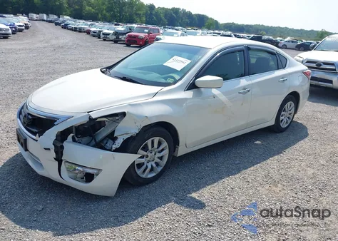 2015 Nissan Altima 2.5 из США, поврежденный, VIN 1N4AL3AP6FC100268